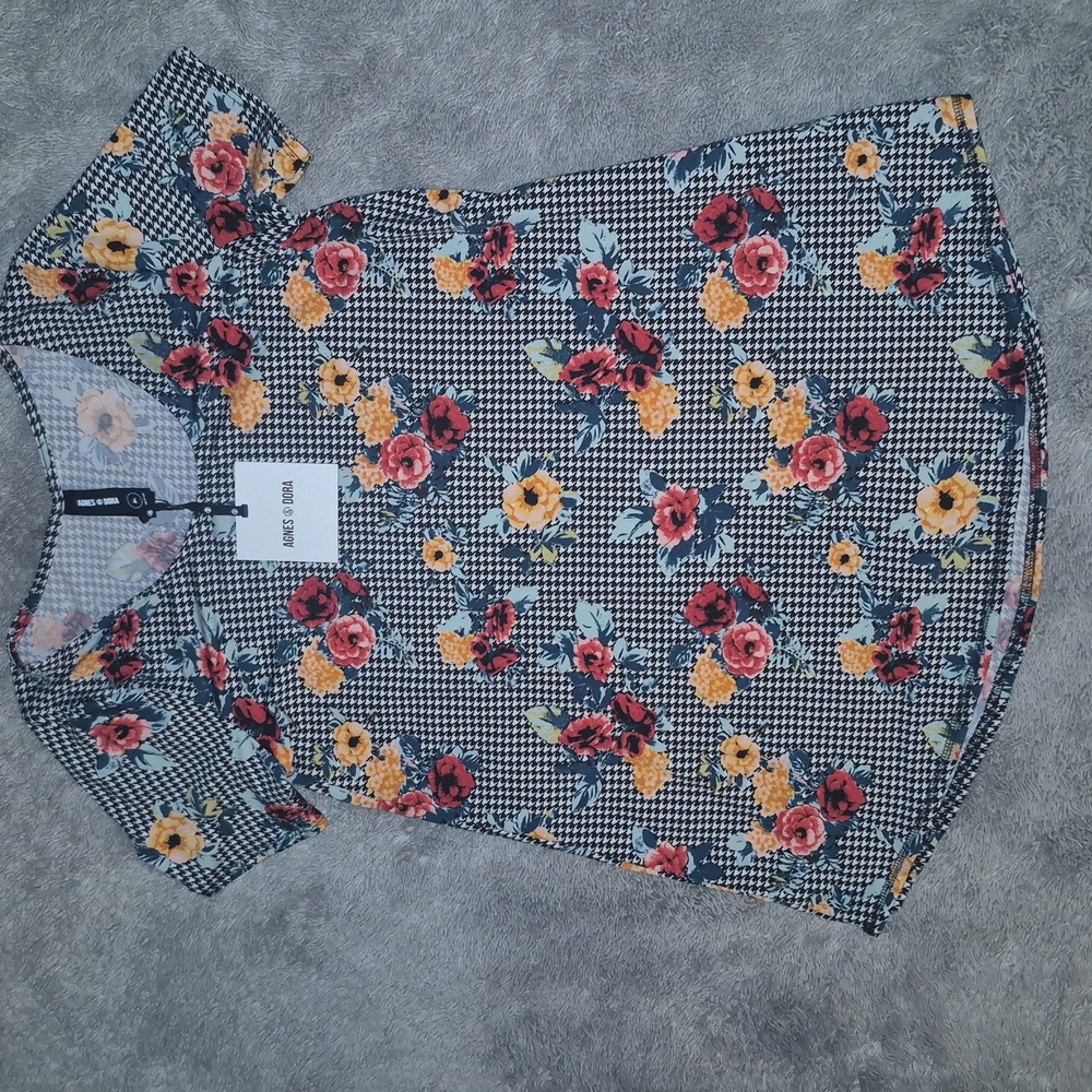 Agnes & Dora Floral Checkered Short Sleeve Top NWT